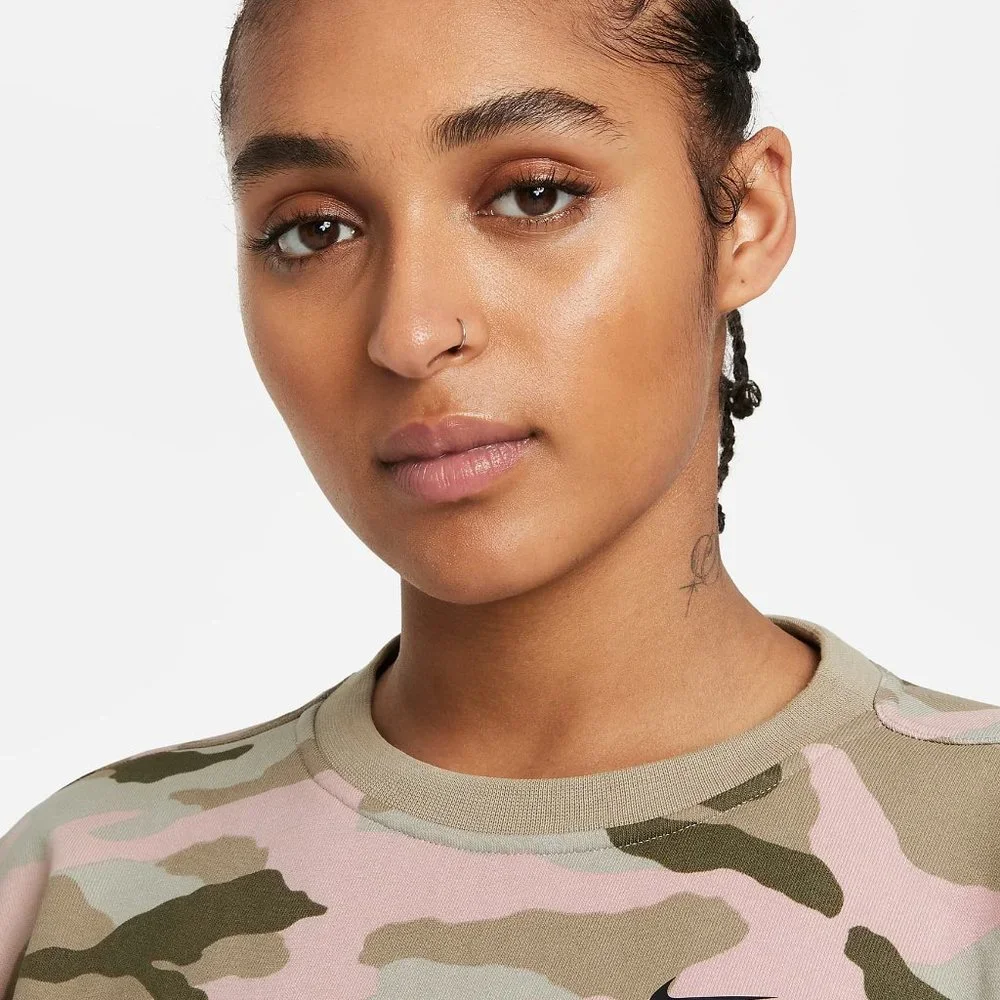 Nike Dri-Fit Get Fit Camo Training Crewneck Sweatshirt Top - Picture 3 of 4